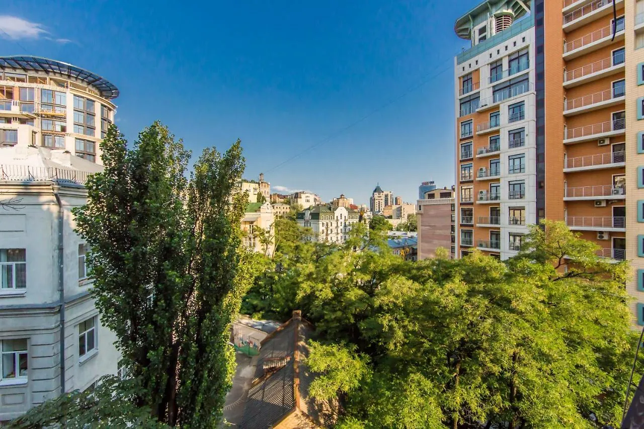 3-Room Apartments On Khreshchatyk. Building With Star 基輔
